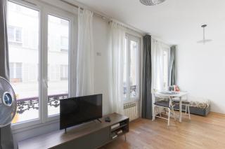 Eiffel Tower Royal Apartment - Paris - 7