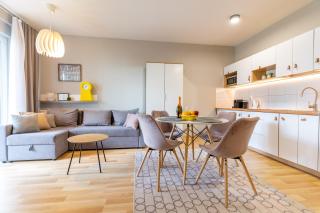 Marina Apartment - przy jeziorze, taras, TV55" z Netflix i Prime, parking - Iława - 3