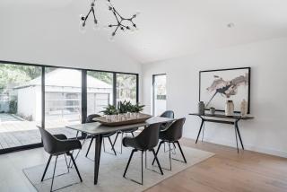Modern Bungalow with a Pool in Larchmont Village - Los Angeles - 3