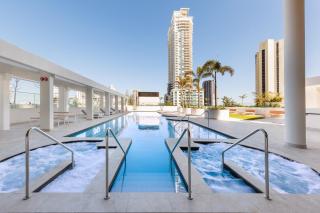 Meriton Suites Surfers Paradise - Gold Coast - 1