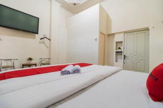 RedDoorz Syariah near Pasar Aur Kuning - Bukittinggi - 5