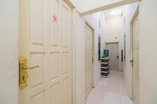 RedDoorz Syariah near Pasar Aur Kuning - 7