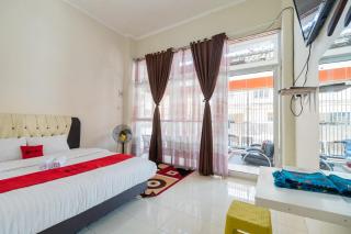 RedDoorz Syariah near Pasar Aur Kuning - 0