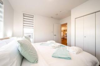 Steamy Romantic Greek Corneer Suite King U/G Wifi - 1