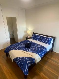 Lovely 2 bedroom apartment with city views - Sydney - 6