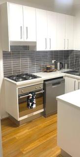Lovely 2 bedroom apartment with city views - Sydney - 1