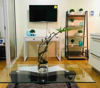 Acqua Private Residence Livingstone Tower Condo Unit with Free Wifi - 2