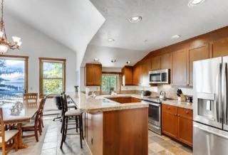 3 Bedroom Mountain Vacation Rental On Historic Downtown Main Street Within Walking Distance To Peak 9 Gondola - Breckenridge - 7