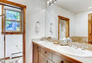 3 Bedroom Mountain Vacation Rental On Historic Downtown Main Street Within Walking Distance To Peak 9 Gondola - Breckenridge - 3