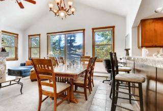 3 Bedroom Mountain Vacation Rental On Historic Downtown Main Street Within Walking Distance To Peak 9 Gondola - Breckenridge - 2