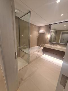 Luxury sea view Apartment In Address Hotel Fujairah - Fujairah - 3