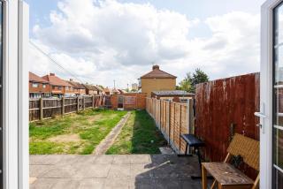 Head-on-Beds -Dagenham Larger Groups with Free Parking - 6