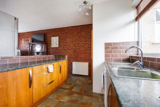 Head-on-Beds -Dagenham Larger Groups with Free Parking - 2