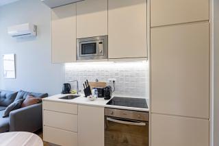 31 Janeiro 157 - Stylish 1BR w/ AC & Balcony by LovelyStay - Porto - 5