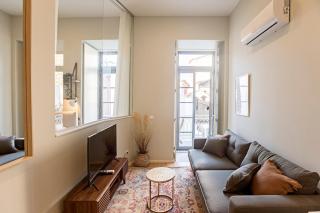 31 Janeiro 157 - Stylish 1BR w/ AC & Balcony by LovelyStay - Porto - 0