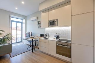 31 Janeiro 157 - Delightful 1BR Flat w/ AC & Balcony by LovelyStay - Porto - 5