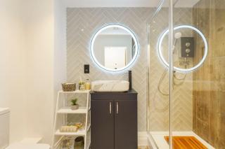 Darlington - 2 Bedroom Luxury Apartment by Mint Stays - 4