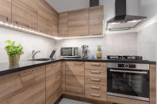Bright and Spacious Attic Apartment - 2