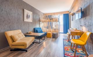 Touch the Mountains, Twins Hotel, New Gudauri - Goedaoeri - 0