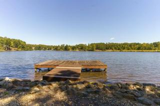 Relaxing Retreat with 55-Inch TV and Lake Views - 9
