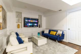 Relaxing Retreat with 55-Inch TV and Lake Views - 6