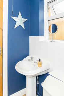 East Street, Town Centre, 2 Bedrooms - 4
