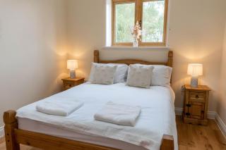 Beautiful barn conversion surrounded by woodland near Newark Show-ground - - 4