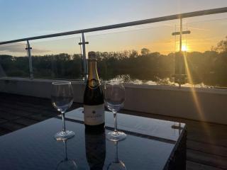 Reed Warbler - HM111 - Lower Mill Estate Penthouse Apartment with Spa Access - Somerford Keynes - 7