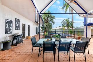 An Absolute Poolside Break by Casuarina Beach - 4