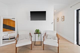 Villa Paradise Miami, Luxury Gem with Heated Pool, Game Room, Fire Pit, 3 Bed 2 Bath - Miami - 3