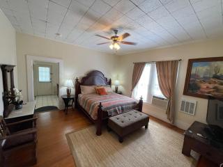Carriage House - Medina Suite 1 - 6