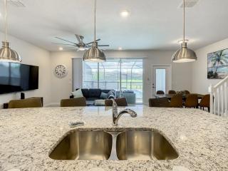 Lakefront Retreat - Davenport - 3