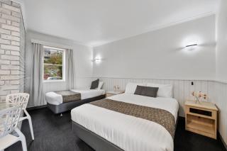 Coach House Launceston - 4