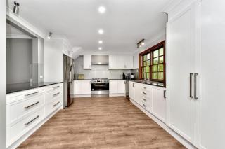 Kitchener Country Estate with Pool Hot Tub on private acres that sleeps up to 18 - Kitchener - 2