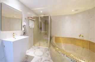 Gimhae Jangyu Stayin Hotel - Gimhae - 9