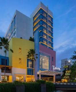 ARTOTEL TS Suites Surabaya - Surabaya - 8