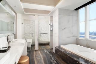 ARTOTEL TS Suites Surabaya - Surabaya - 1