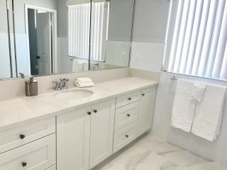 Huge Family Home Near Disneyland & SoCal Beaches - Midway City - 1