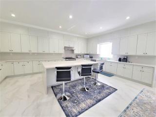 Huge Family Home Near Disneyland & SoCal Beaches - Midway City - 0