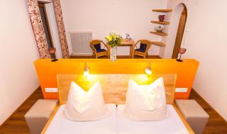 Simone's Platzerl - inklusive täglichem freien Eintritt Tauern Spa - nur 5 Gehminuten, Sommerkarte, privatem Garten mit Schwimmteich, Grill und Saunabereich - 4