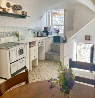 Casa Celestine in Via Orsini Isolabona Liguria Italy Sleeps 5 - Isolabona - 7