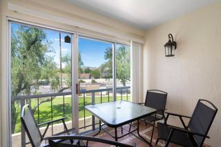 Desert Paradise in Arcadia ~ Pool, Hot Tub, Views! - Phoenix - 8