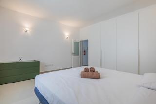 Unique Four Bedroom Townhouse One Minute Away From The Seafront - Sliema - 1