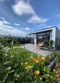 LUXUS Cube Ferienhaus Chalet am See mit Schwimmbad in Lathum NL - Lathum - 0