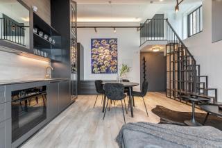 Artsy Exclusive Old Town Residence Gallery Walk - 7
