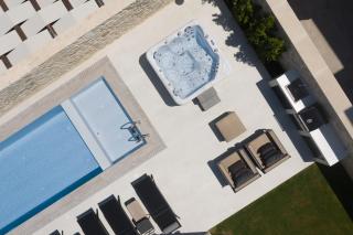 Ivory Villa, with effusive design, By ThinkVilla - Perama - 9