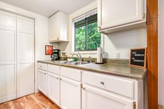 Hemlock Hideaway - 1