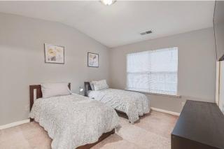 Beautiful Cozy 3-Bedroom Townhome Retreat - Atlanta - 1