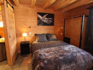 Chalet de Luxe avec Piscine Chauffée, Terrasse et Proche des Pistes - FR-1-417-6 - 5