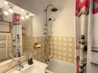 Studio cosy exposé sud avec balcon, à 2 pas des pistes et du centre, bien équipé pour 4 pers. - FR-1-417-59 - 8